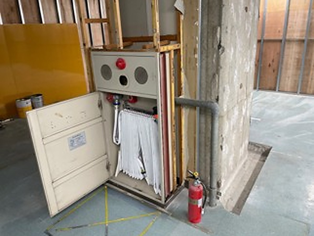 受水槽バルブ取り付け作業